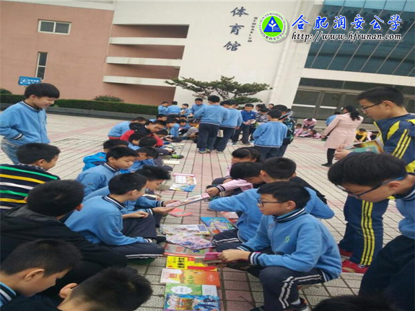 六年级开展“图书漂流”活动