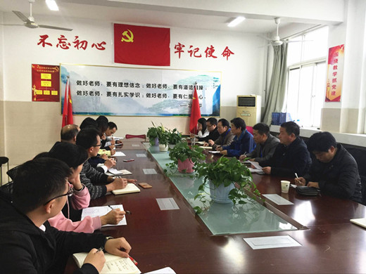 一丝不苟抓常规   凝心聚力促发展