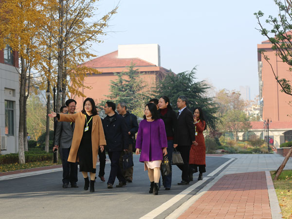 市教育局陈雪梅副局长深入我校调研