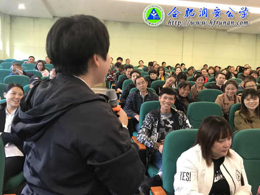 我校举行《当下如何做父母》主题报告会