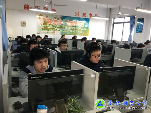 我校组织2019届中考英语口语考试