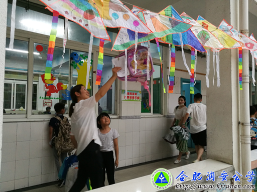 拥抱童心    放飞童筝
