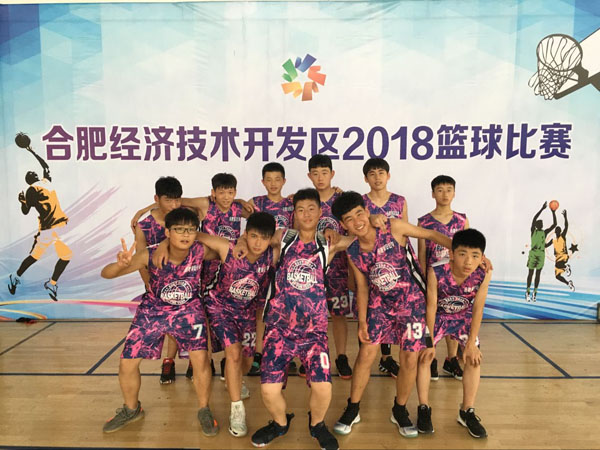 夏日飞扬  挥汗赛场