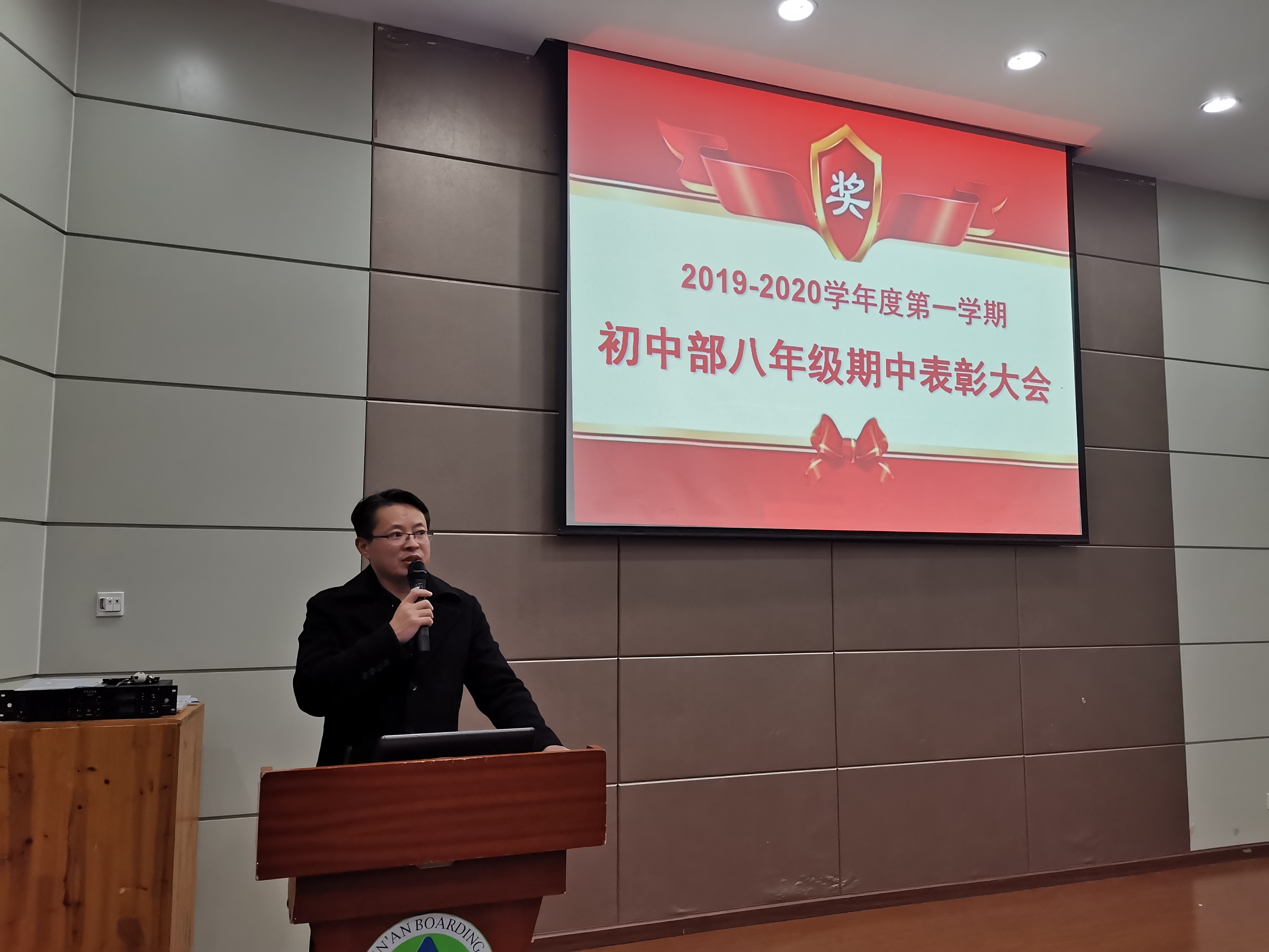 心中有梦无问西东，脚下有路志在远方
