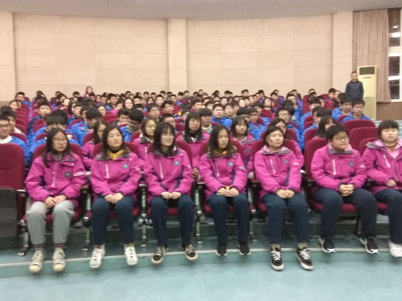 不经一番寒砌骨，安得梅花扑鼻香