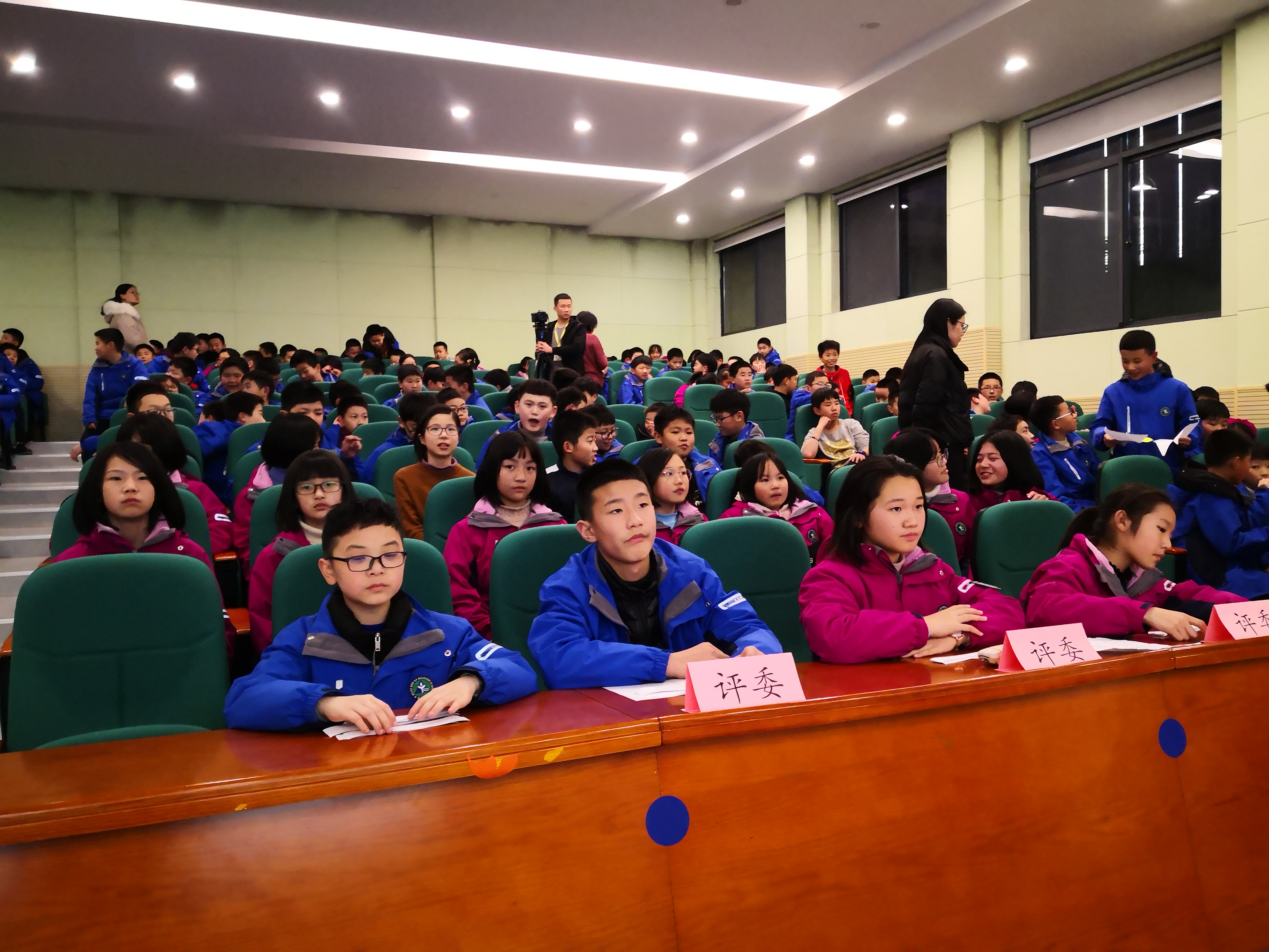 六年级开展12月项目式学习成果汇报活动