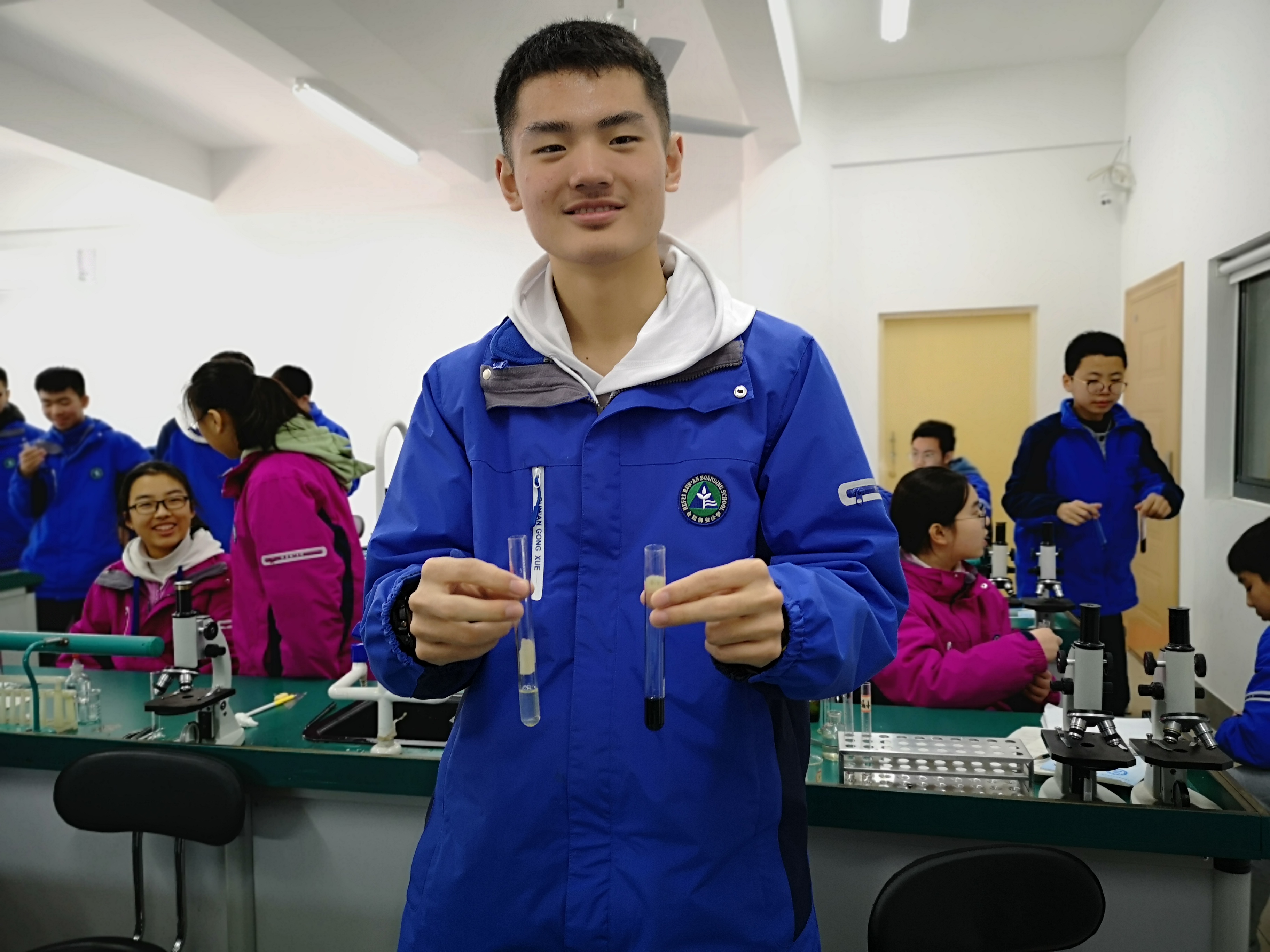 2019校园科技文化艺术节系列报道之十一——用实验开启孩子心中科技的大门