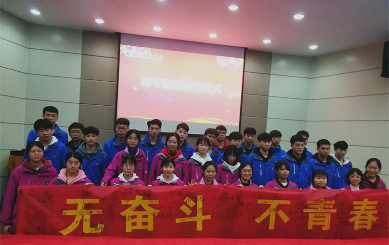 高中部举行一模动员会暨高考目标签名仪式