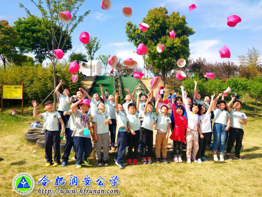 海棠花海醉春风，杨柳依依做木匠