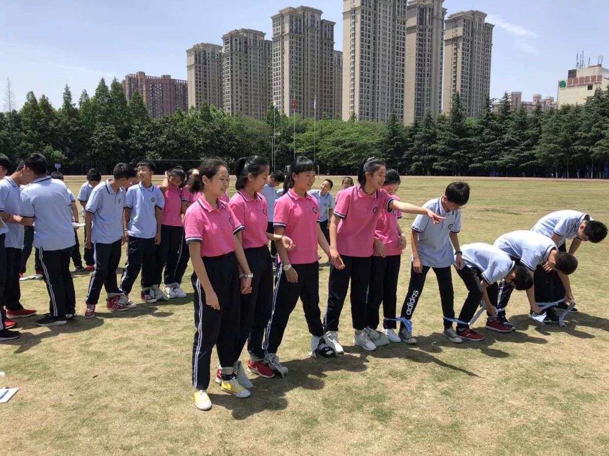 抛砖引玉来  十人共前进