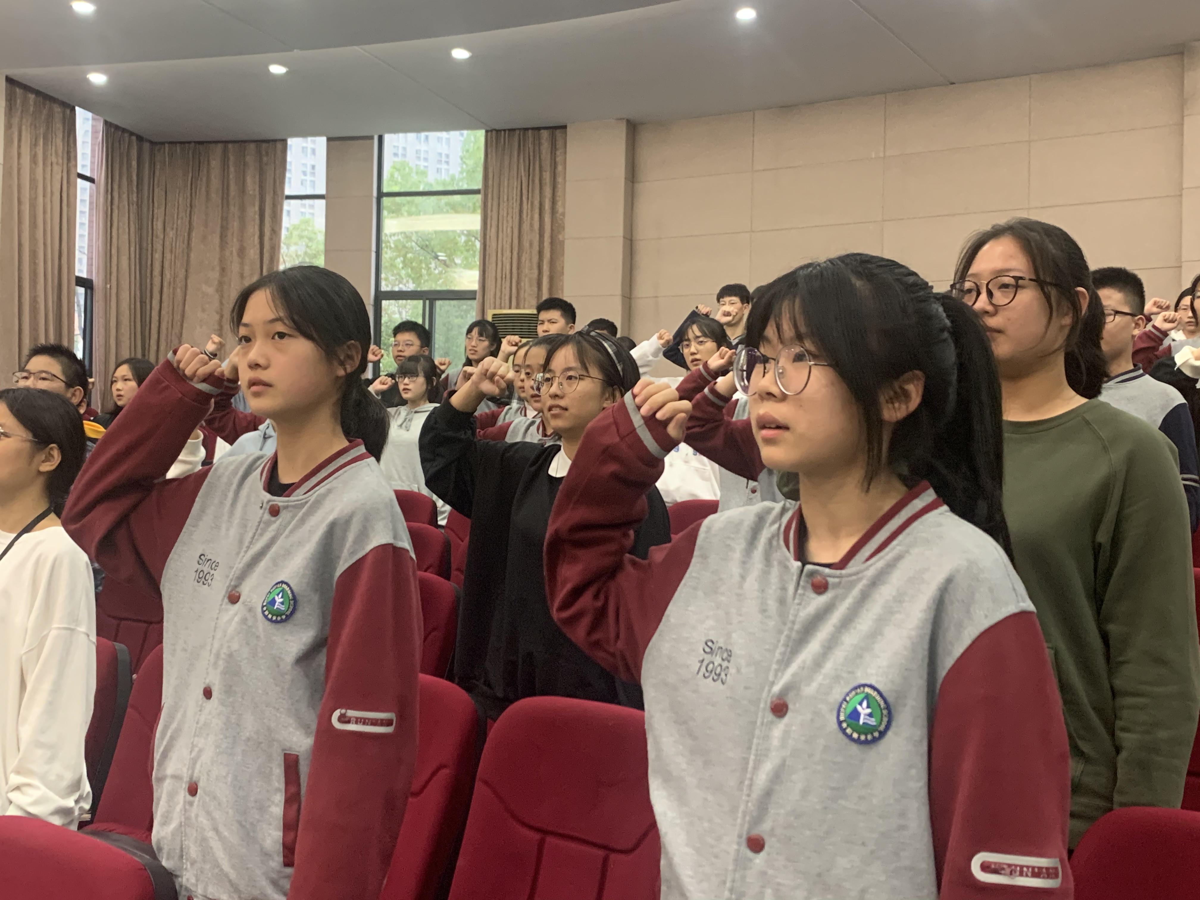 我校举行新学期学生会成立大会