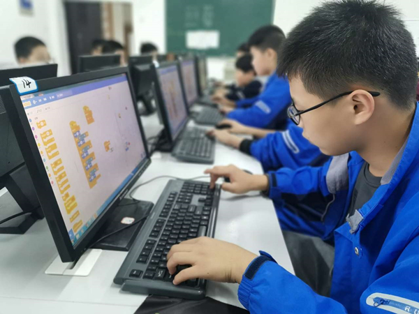 小小双手，撑起大大编程梦——记Scratch创意编程特色TP课程