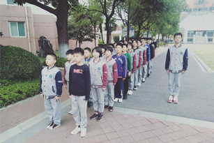 行中有爱，心静致远——初中素养处校卫队侧记