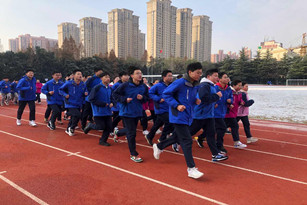 只争朝夕思进取 无须扬鞭自奋蹄——记九年级冬季体能训练