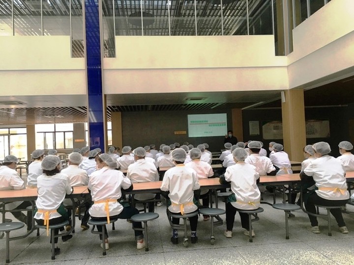 合肥润安公学重视食品安全  加强餐厅员工岗位培训