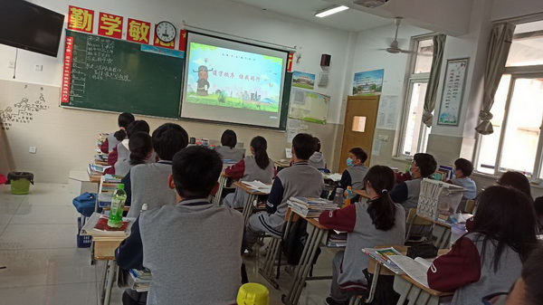 我校认真组织开展“文明健康　有你有我”公益广告宣传活动