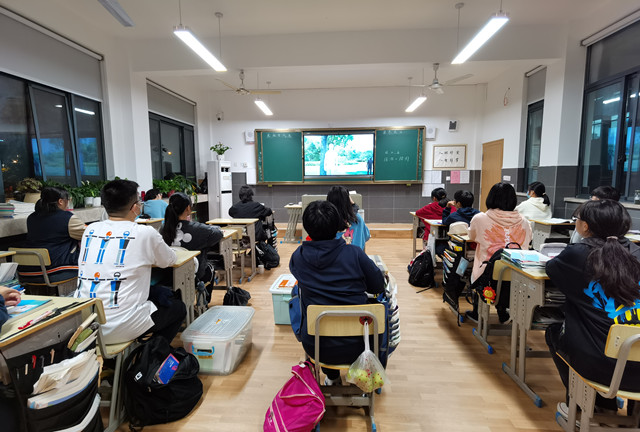 关爱心理健康，点燃孩子心里封闭之光