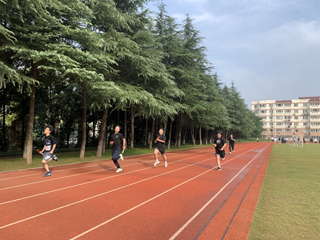 奏响青春旋律 抒写运动乐章——我校中学部第21届田径运动会纪实