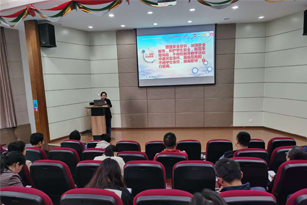 初中部召开师德师风建设专题培训会