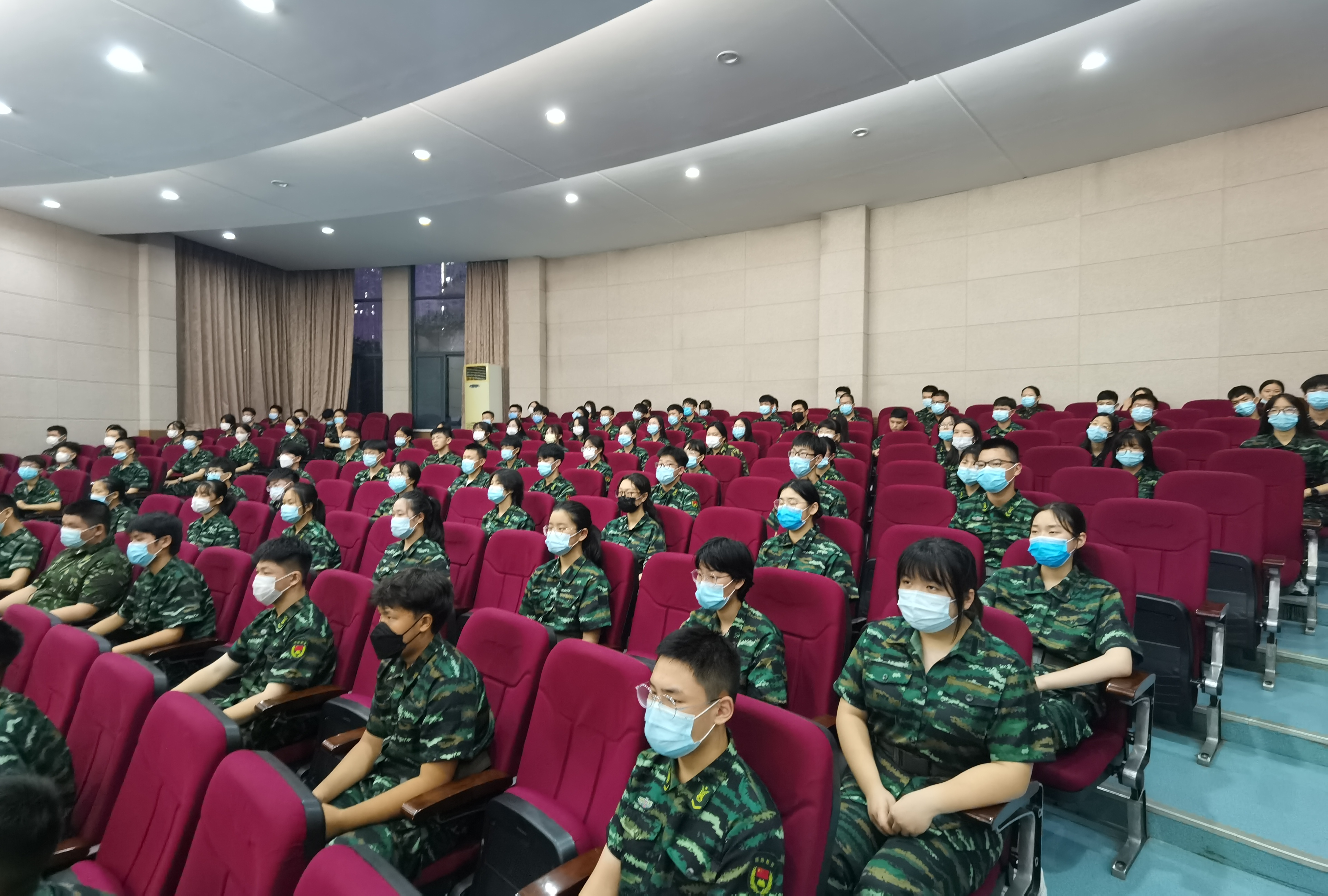 我校举行高一新生学生发展指导专题讲座