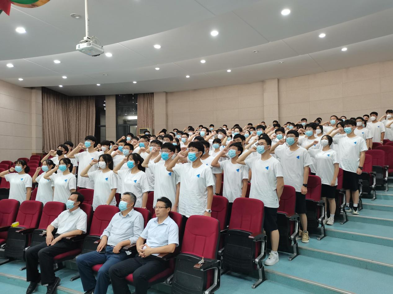 凝心聚力 扬帆起航 ——高二年级教育动员大会