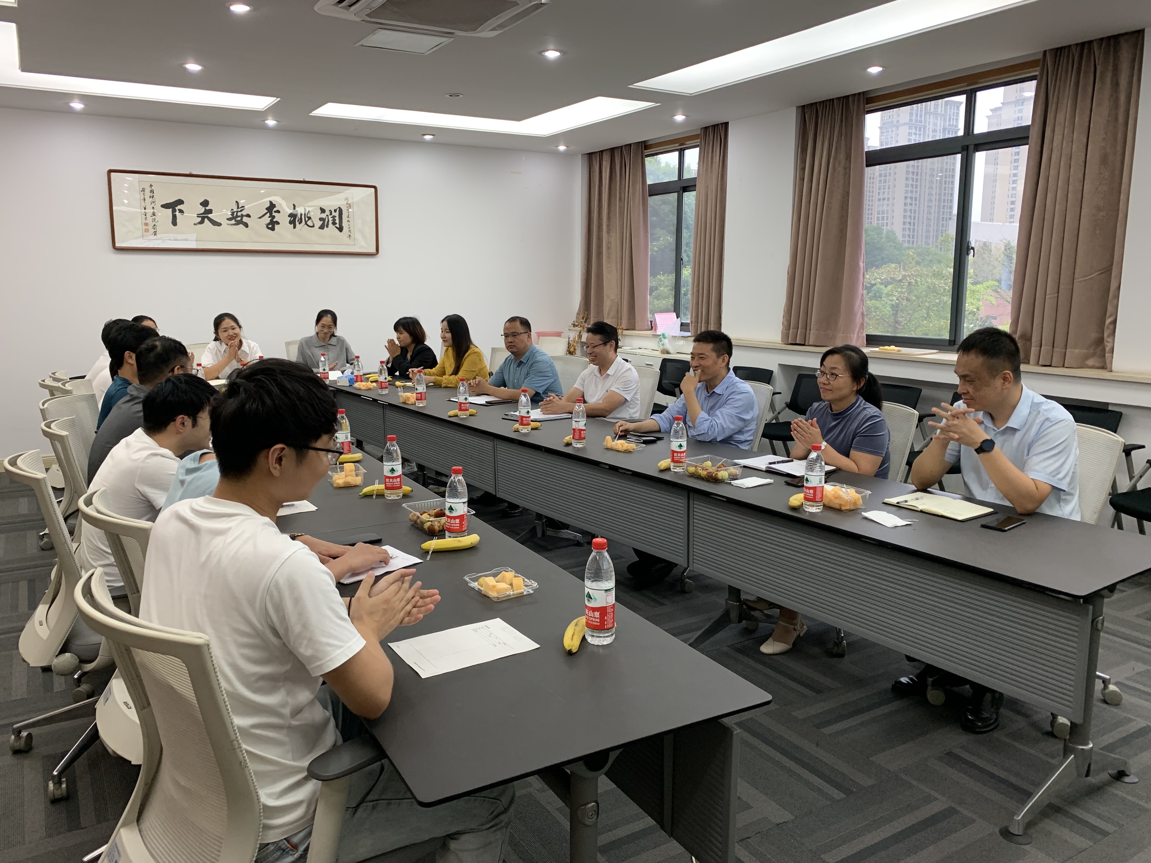 戮力同心，携手向未来——中学部举行新教师座谈会