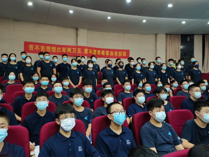 笃行不怠 踔厉奋发 ——记九年级第一次励志教育大会