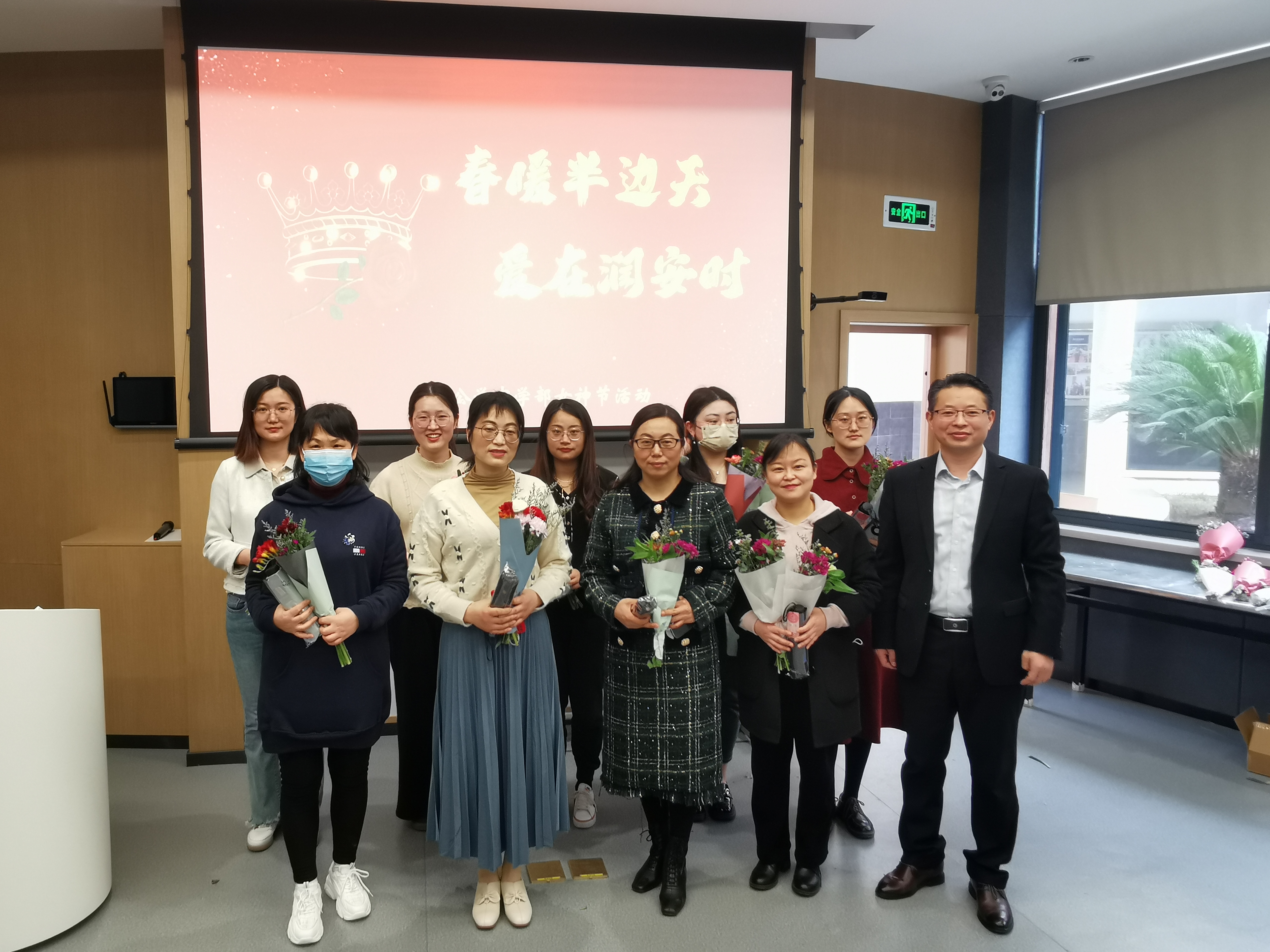 春暖半边天  爱在润安时——我校中学部开展庆祝三八国际“妇女节”活动