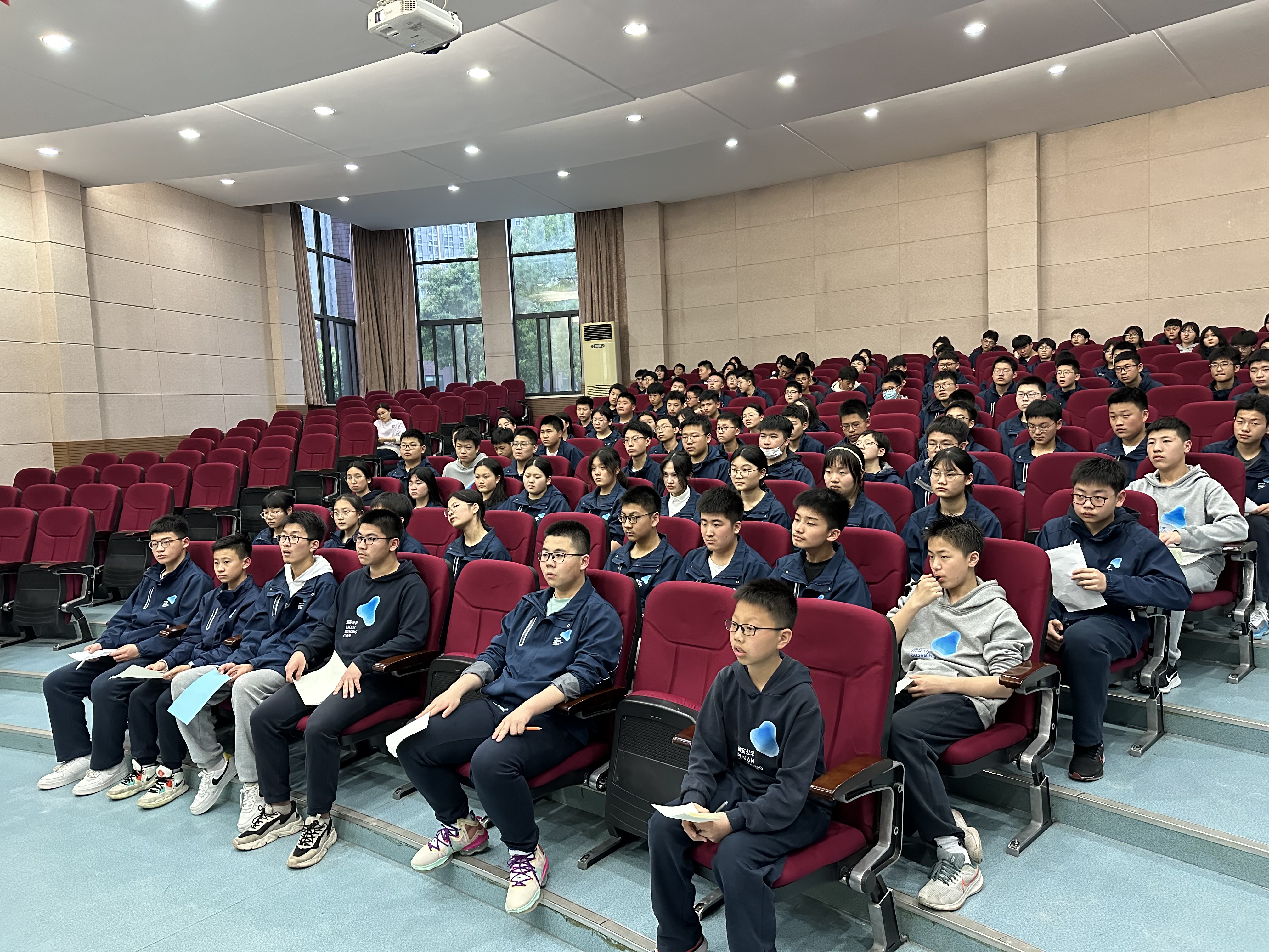 八年级《把握生命里的每一分钟》