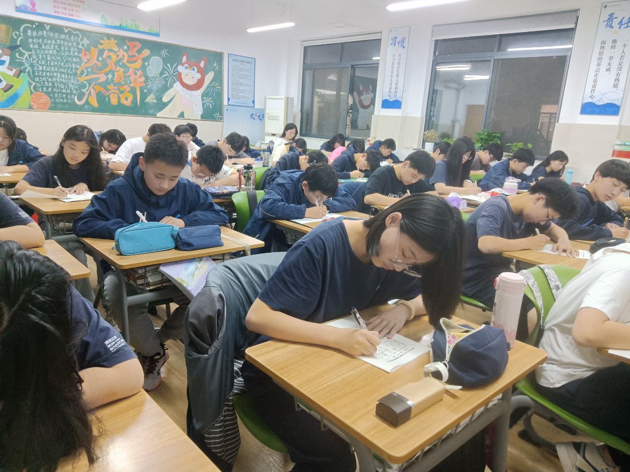 “双减”之下，基础并行——八年级开展英语单词拼写大赛