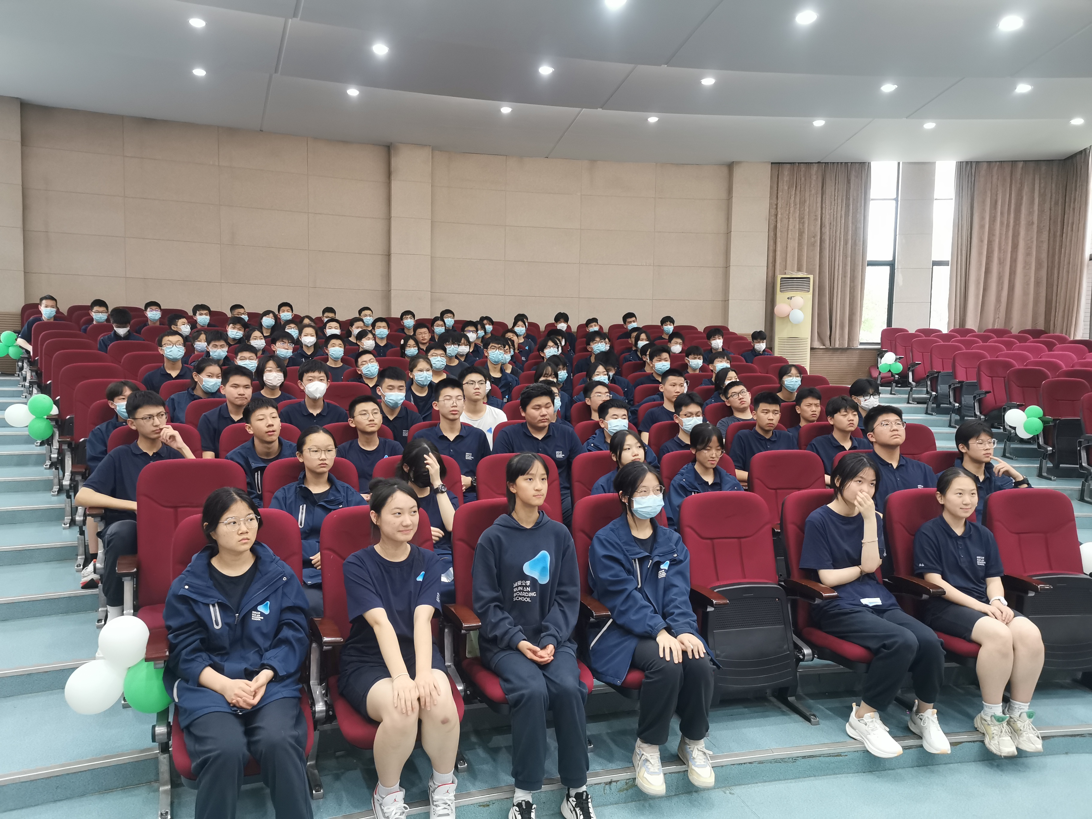 青春无畏，从容应考——中学部九年级组举行考前心理辅导讲座