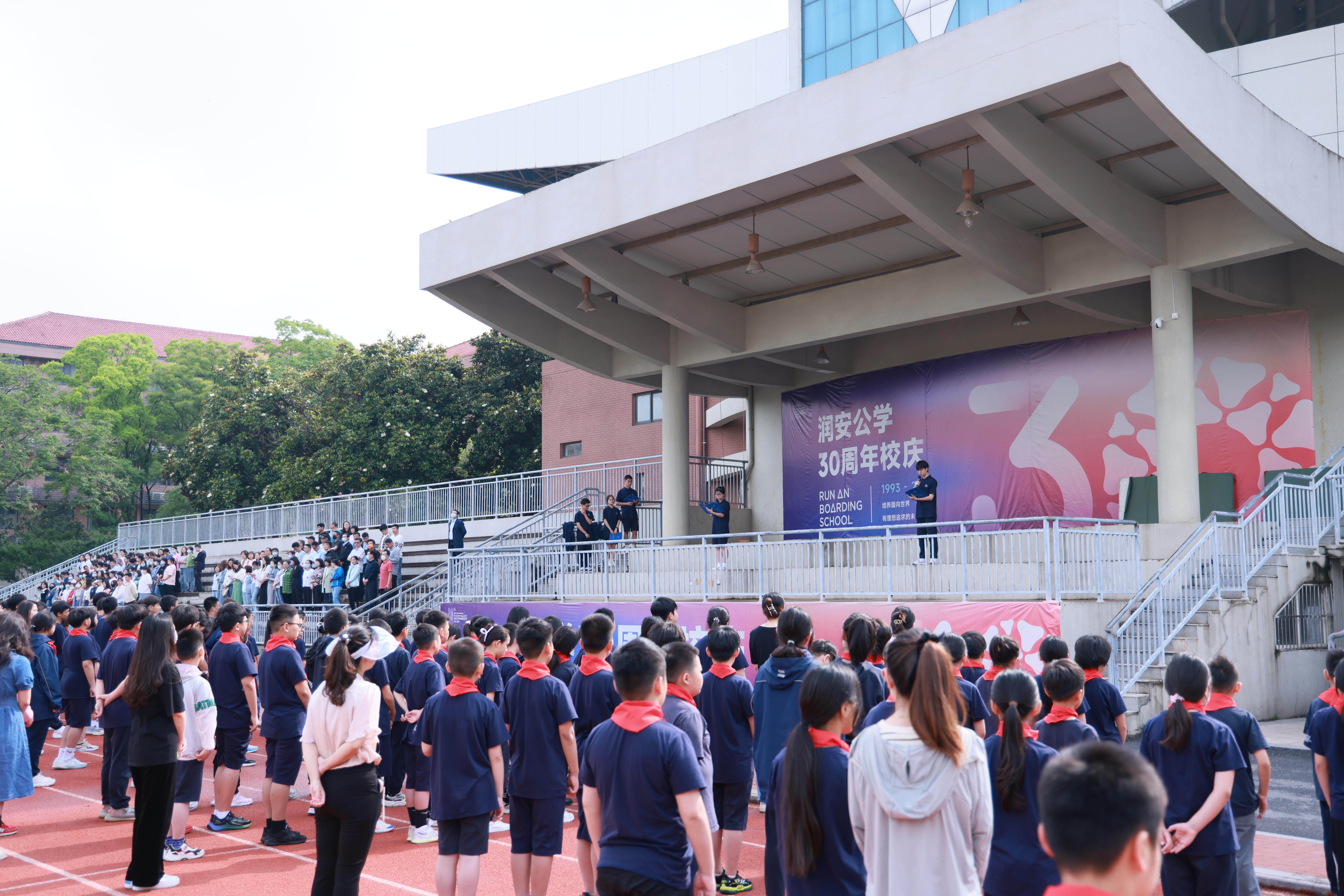 乘校庆30年东风，你我砥砺前行----我校举行励志教育主题升旗仪式
