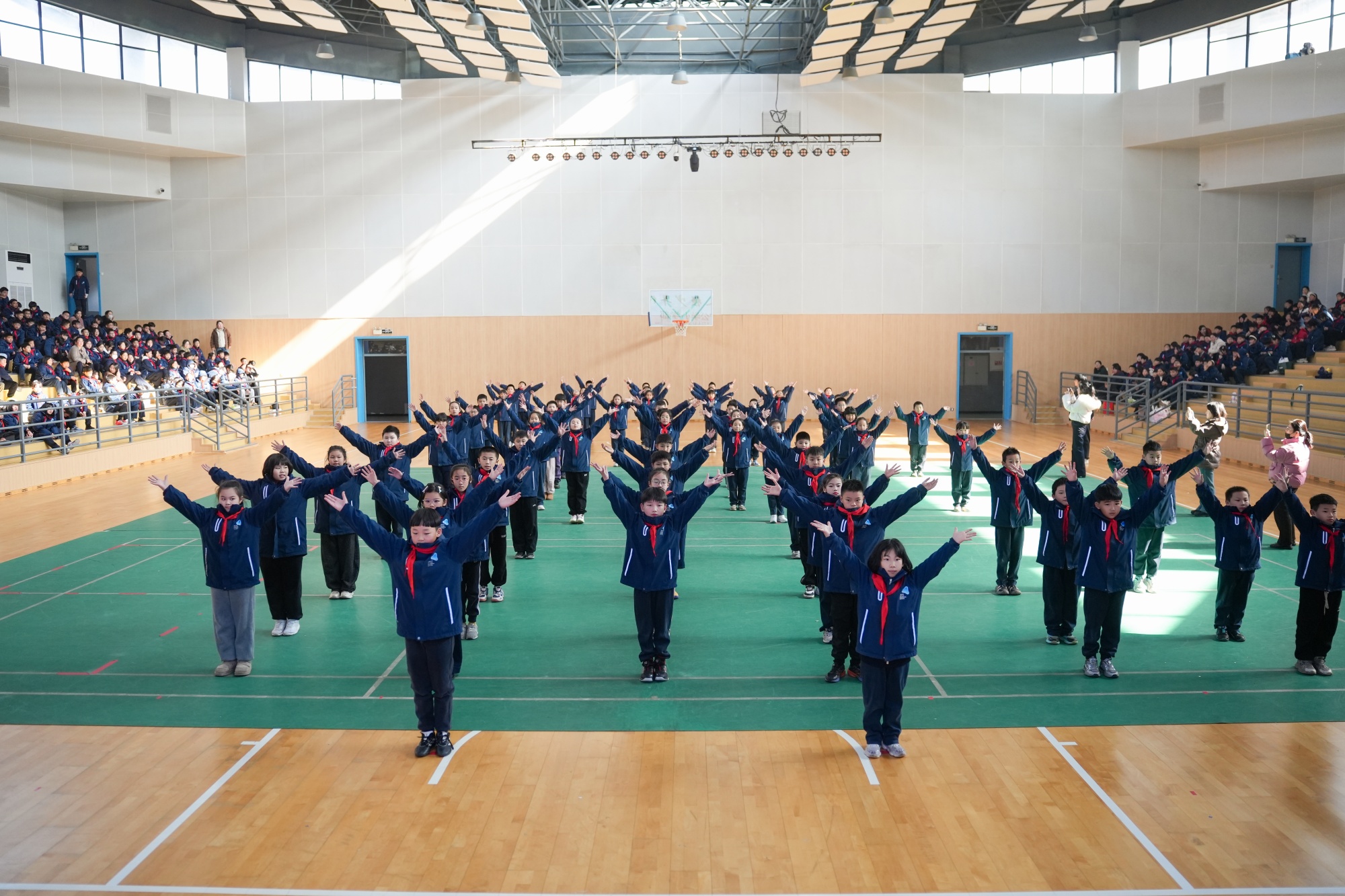 展阳光风采   强少年体魄