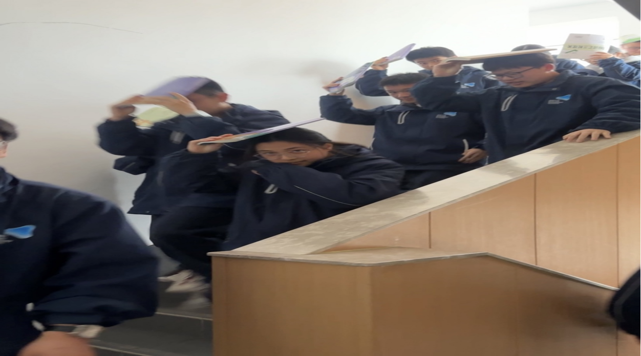 以练为战・安全护航｜润安公学初中部 防震应急疏散演练圆满完成